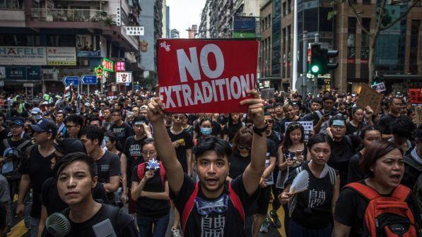 Hong Kong, proteste contro estradizione in Cina: 1 milione in piazza