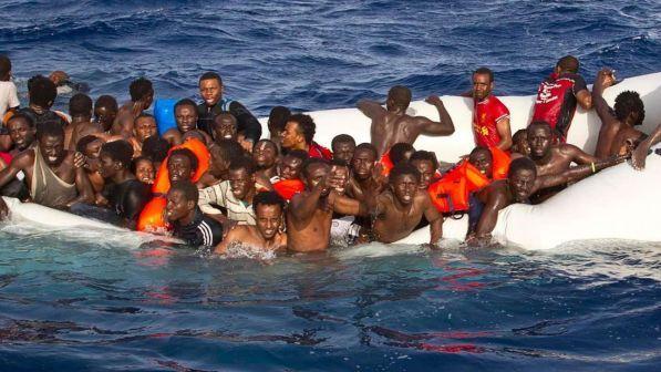 Migranti, ministro Trenta: missione in Niger per arginare la tratta