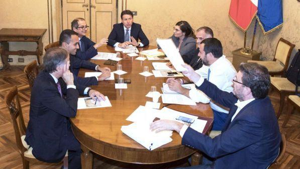 Vola lo spread, ma il governo tira dritto | Conte: "Riforme nel 2019, acceleriamo la discesa consistente del debito"