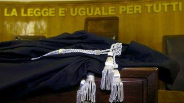 Napoli, padre divorziato vede il figlio solo 11 volte in 11 anni. Il Tribunale: "Deve risarcire per averlo fatto soffrire"