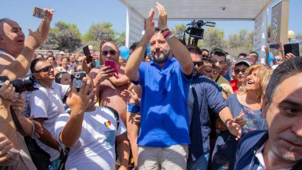 Salvini: "Sfiducia? Il Parlamento si esprima prima di Ferragosto"