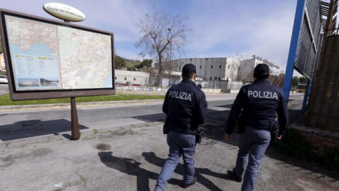 Napoli, 63enne trans sgozzato in auto La polizia ha fermato un 30enne