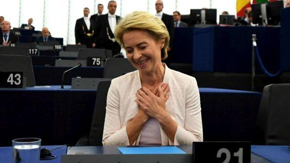 Ue, von der Leyen eletta presidente con i voti decisivi del M5s | Lega: "Gravissimo asse Renzi-MoVimento