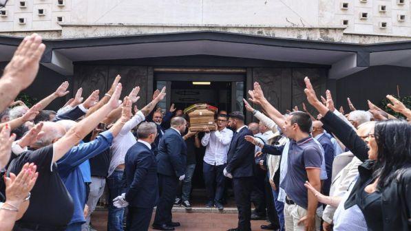 Napoli, saluto fascista ai funerali dell'ex governatore della Campania Antonio Rastrelli