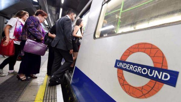 Londra, picco di reati sessuali in metropolitana: è allarme
