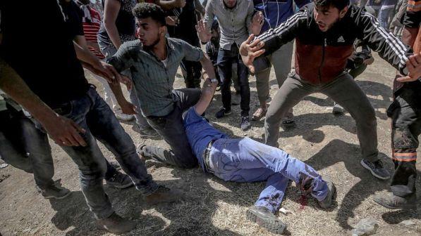 Gaza, attacco con oltre 30 razzi sul Neghev: raid nella Striscia