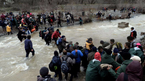 Macedonia respinge in Grecia 600 migranti, altri 700 invece trattenuti