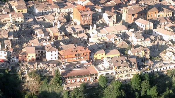 Sisma, almeno 3 stranieri tra vittime: 8 romeni mancano all'appello