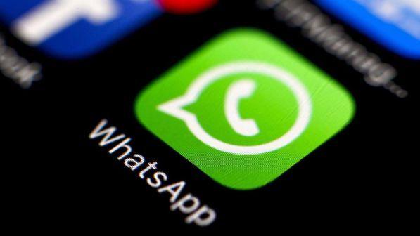 WhatsApp, c'è una falla: chat a rischio. Ma l'azienda smentisce