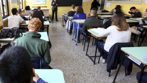 Napoli, prof si sente male in casa: salvata dagli alunni