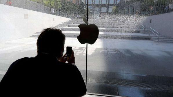 Wall Street: Apple chiude a -9,96% e affonda il Dow Jones (-2,83%)