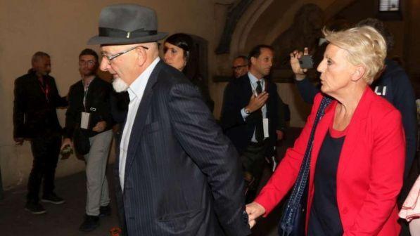 I genitori di Renzi al gip: "Siamo due pensionati" | Il difensore chiede la revoca degli arresti domiciliari