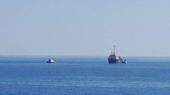 Sea Watch, Avramopoulos: "Soluzione possibile solo con lo sbarco"