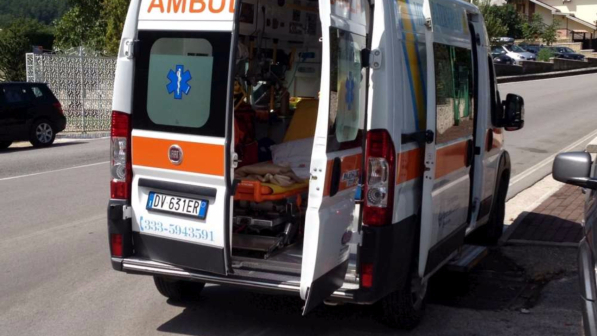 Arezzo, 40enne partorisce in strada: madre e figlia stanno bene