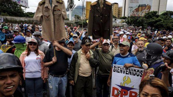 Venezuela, ancora proteste anti Maduro: polizia arresta studenti