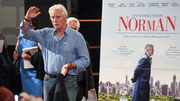 Richard Gere sulla questione migranti: "Europa e Stati Uniti aiutino l'Italia"