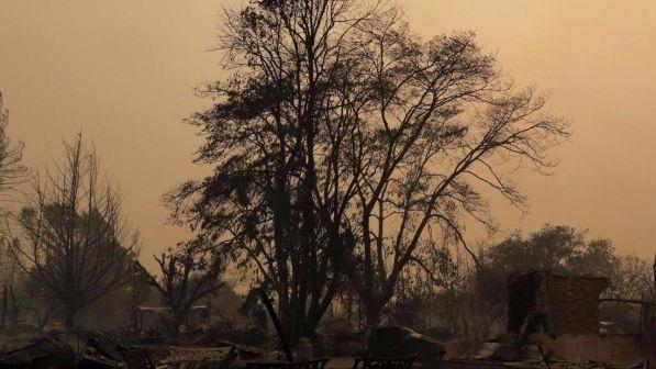California: incendio minaccia parco di Yosemite, morto un pompiere