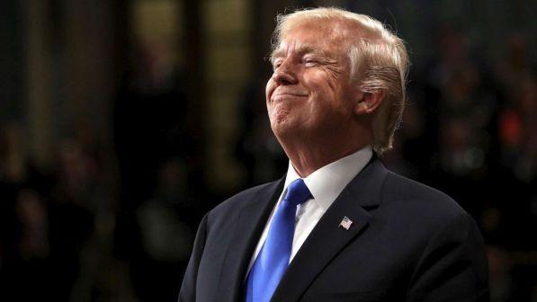 Miliardario Charles Koch attacca Trump: sue politiche dannose