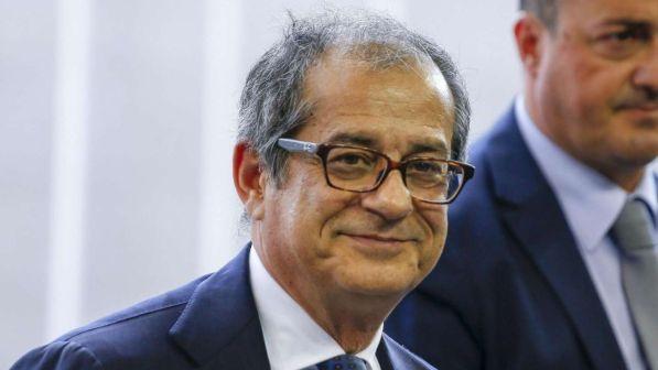 Manovra, Tria: "Obiettivo crescita e calo costante del rapporto debito-Pil"