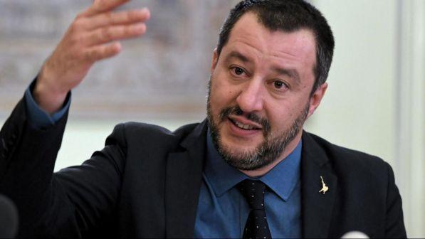 Cesare Battisti, vicepremier Salvini: "Andrò a prenderlo a Ciampino"