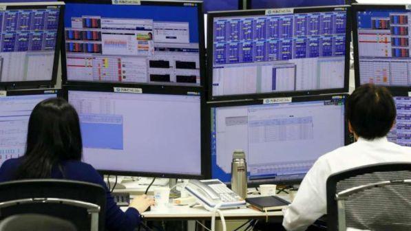 Borsa, Tokyo chiude in lieve calo: l'indice Nikkei perde lo 0,27%