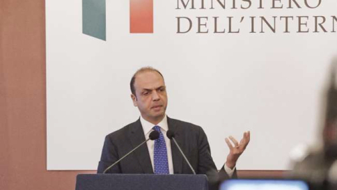 Migranti, "serve registrazione Ue"