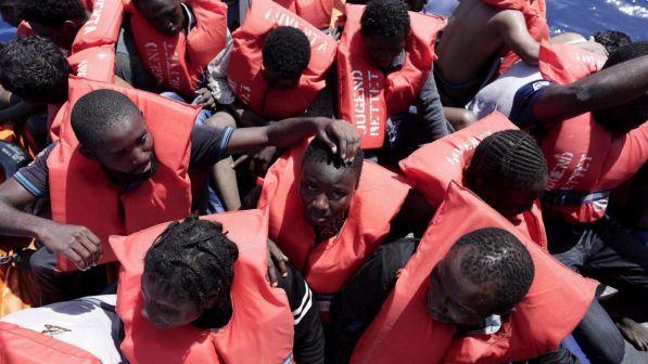 Migranti, l'Agenzia Ue guardie di frontiera: "L'Italia è la nostra priorità, interverremo con i rimpatri"