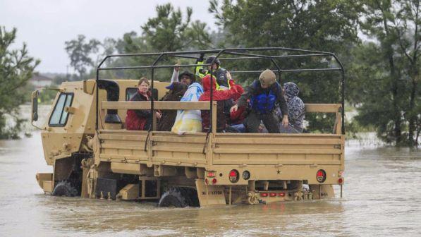 Media Usa: almeno 30 le vittime dell'uragano Harvey