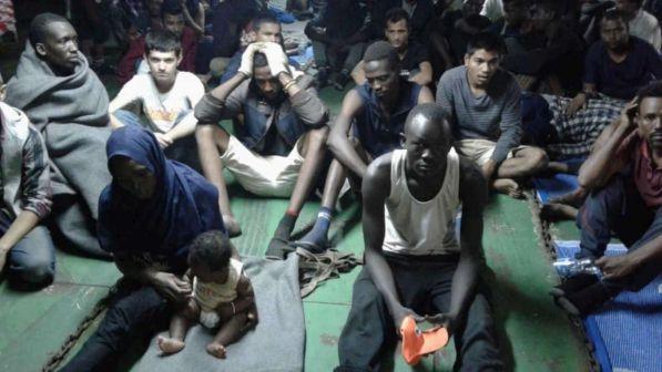 Libia, irruzione sulla nave Nivin: "Migranti accusati di pirateria"