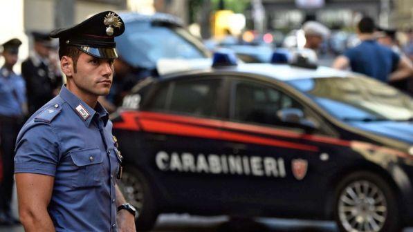 Agguato in strada a Napoli: ucciso 50enne alla guida della sua auto