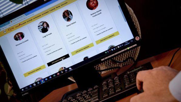 M5s, hacker: "Violato Rousseau, ho votato decine di volte"