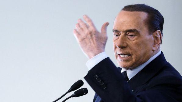 Governo, Berlusconi: "Il centrodestra si presenti in Aula"