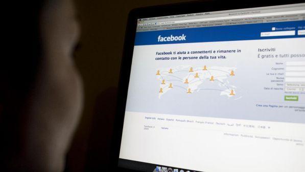 Attacco a Facebook, i dati degli utenti in vendita nel dark web a 3 euro