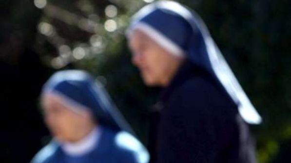 Chiesa, i vertici delle congregazioni alle suore: "Denunciate gli abusi sessuali"