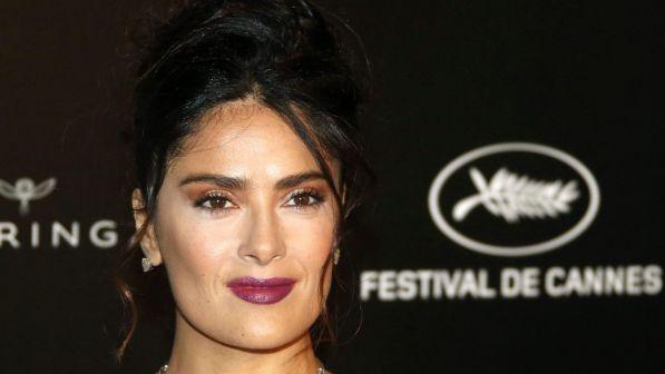 Salma Hayek contro Weinstein: "Minacciò di rompermi le gambe"