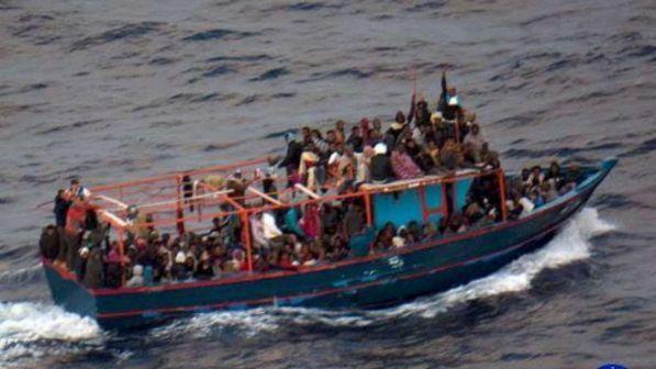 Libia, Alarm Phone: barcone in avaria con 150 migranti a bordo