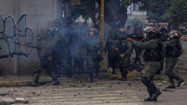 Venezuela, Usa: "I familiari dei diplomatici lascino Caracas"
