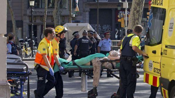 Attentato Barcellona, ancora in fuga il conducente del furgone