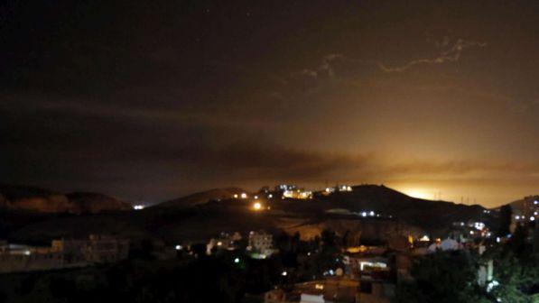 Siria, raid della coalizione a guida Usa nell'est: vittime e feriti