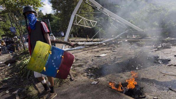 Caos Venezuela, Trump: "Non è esclusa l'opzione militare"