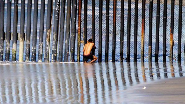Migranti, giudice Usa blocca stop fondi città che aiutano irregolari