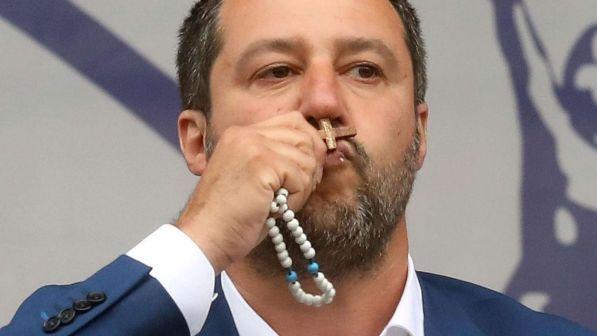 Tajani contro rosario di Salvini: "Non si strumentalizza per voto"