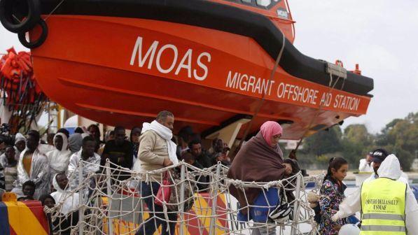 Emergenza migranti, la soluzione del ministro Interno tedesco: portarli in Africa come deterrente