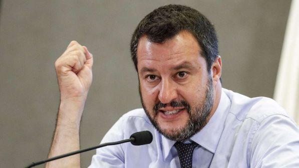 Salvini: "Non autorizzo lo sbarco dei migranti di Alex a Lampedusa"