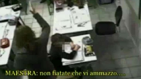 andria maestra elementari arrestata maltrattamenti studenti