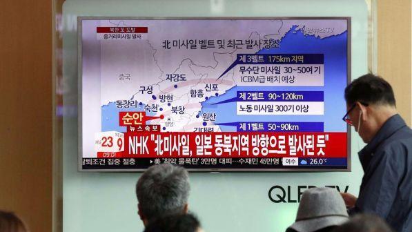 Corea del Nord, May domani in Giappone: "Scandalizzata da missile"