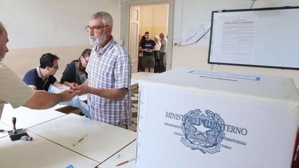 Comunali, il voto in 34 città siciliane: iniziato lo spoglio | Forte calo di affluenza
