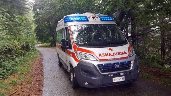 Cercatore di funghi scivola in dirupo e muore nel Modenese
