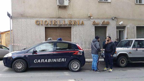 Nuoro, gioielliere ucciso in casa dopo tentata rapina: ipotesi soffocamento