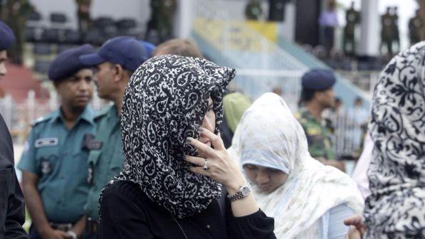 Bangladesh, militante neo-JMB si fa esplodere in hotel di Dacca